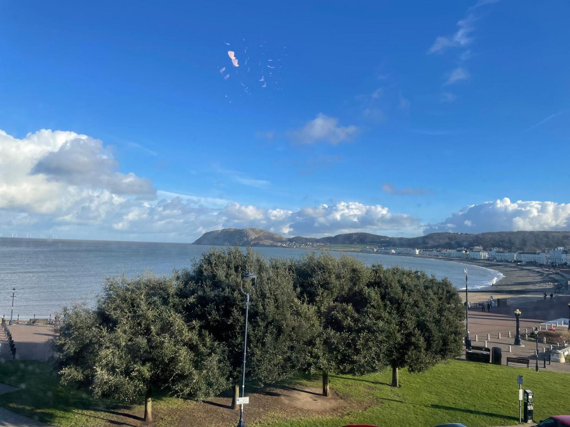 The Wildings Hotel & Tudno'S Restaurant Llandudno Buitenkant foto
