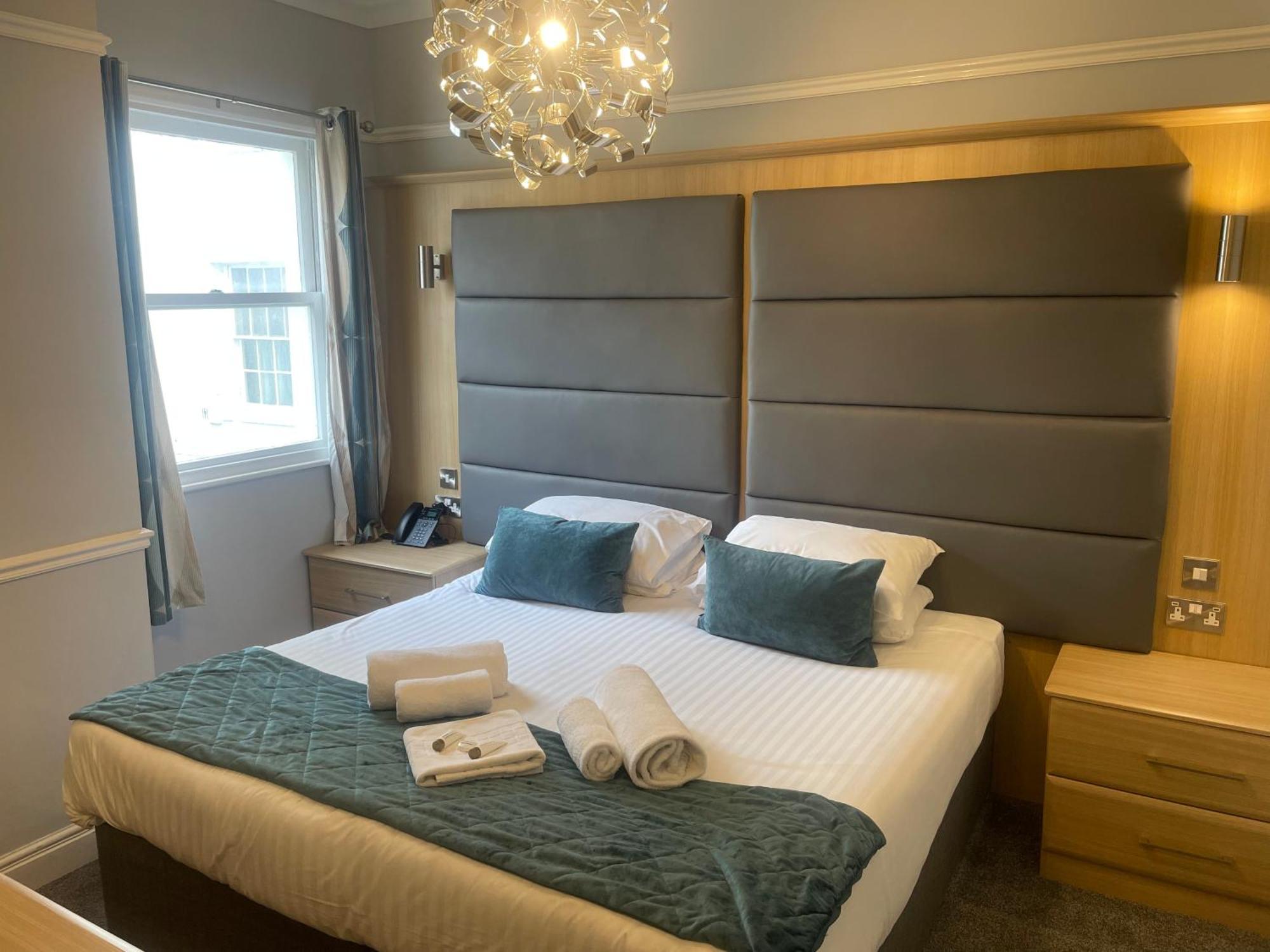 The Wildings Hotel & Tudno'S Restaurant Llandudno Buitenkant foto