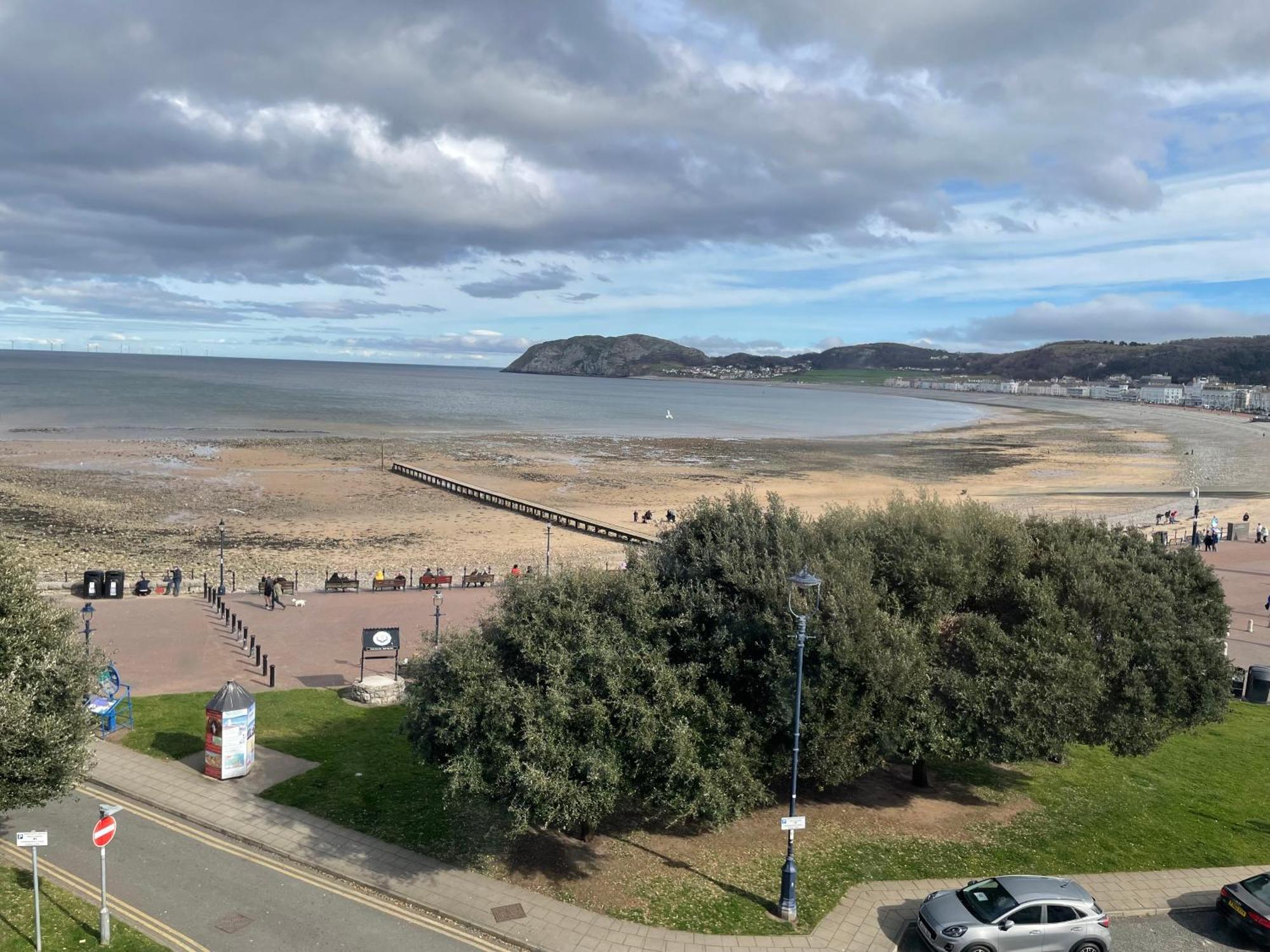 The Wildings Hotel & Tudno'S Restaurant Llandudno Buitenkant foto